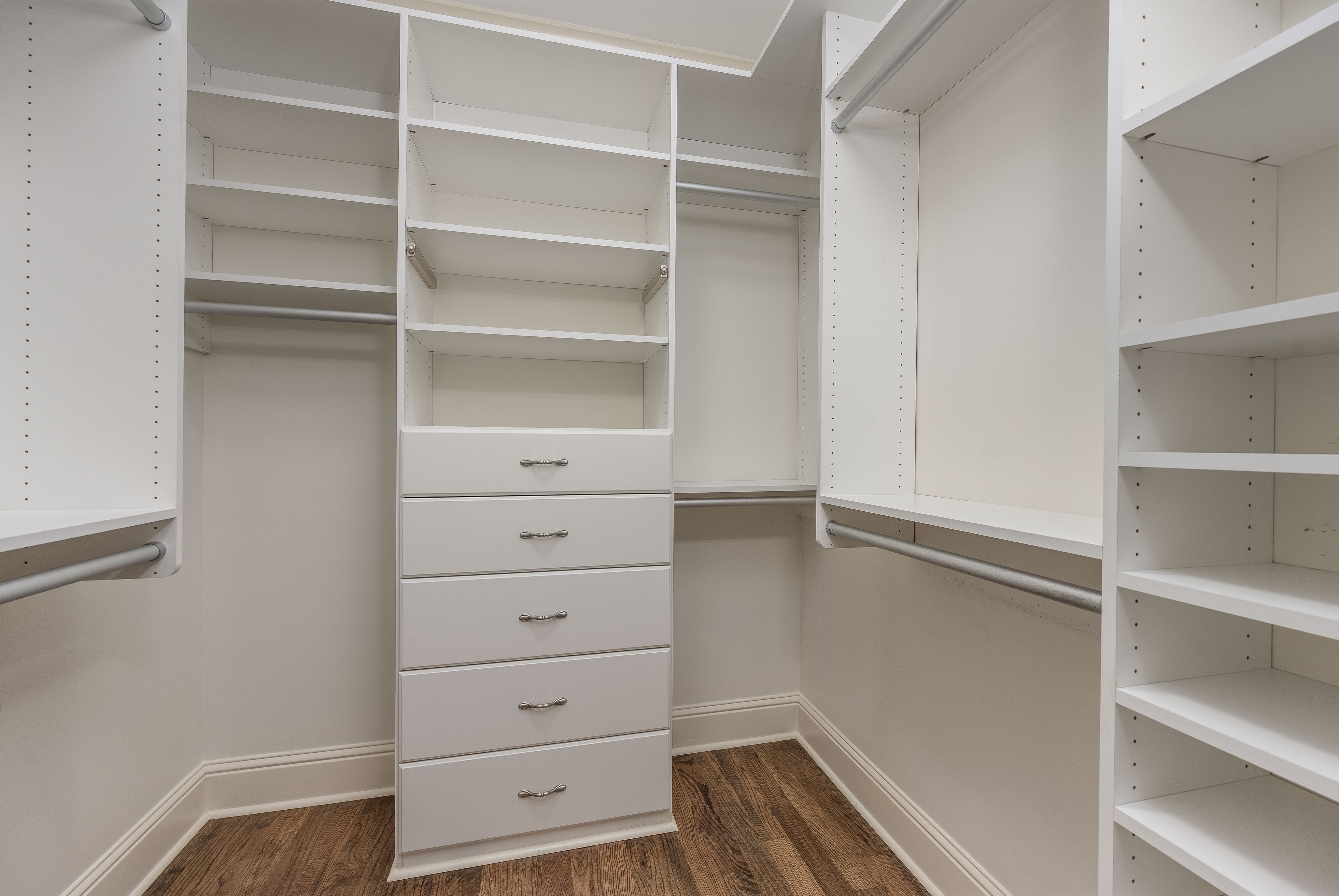 1050 Dejarnet Place image 25